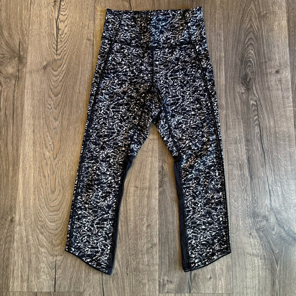 Lululemon Deep Breath Crop Leggings - Women's Size 4 - Great Condition‎